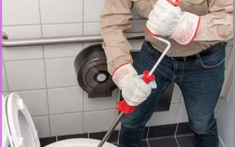 Thông bồn cầu Đức Huệ