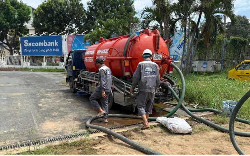 Hút hầm cầu Phú Tân