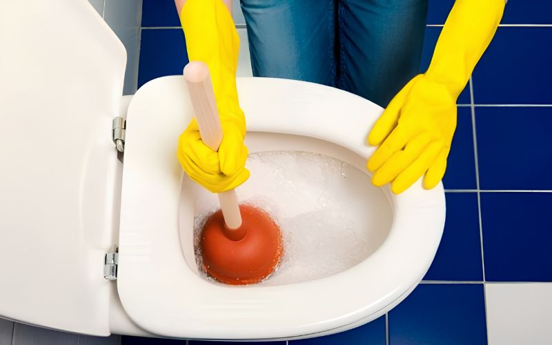 Thông tắc bồn cầu Phước Tiến