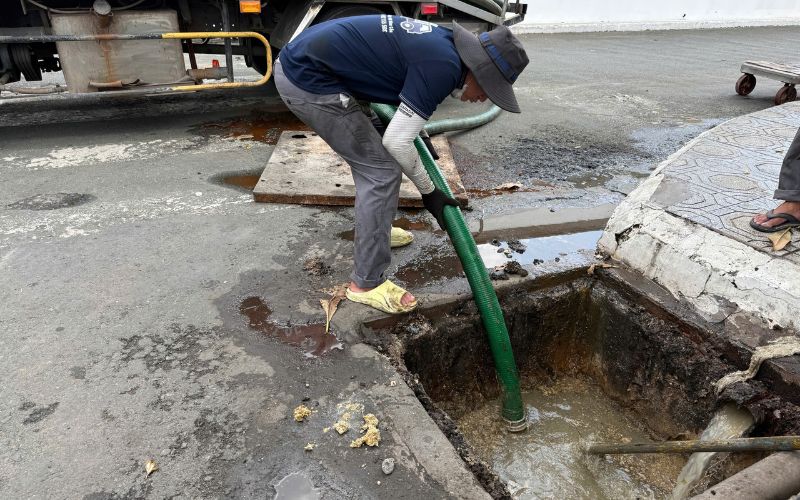 thông cống nghẹt phường xóm chiếu