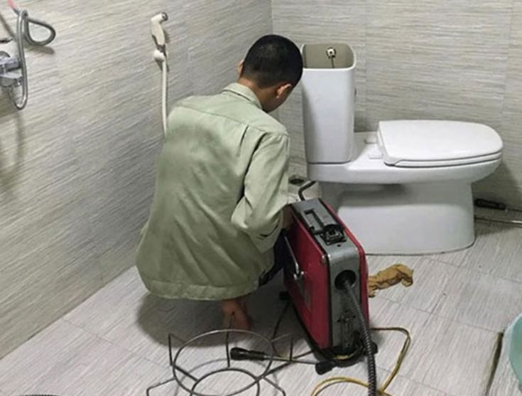 thông tắc bồn cầu tại Toàn Cầu Envim