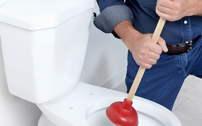 Thông tắc bồn cầu Phước Tiến