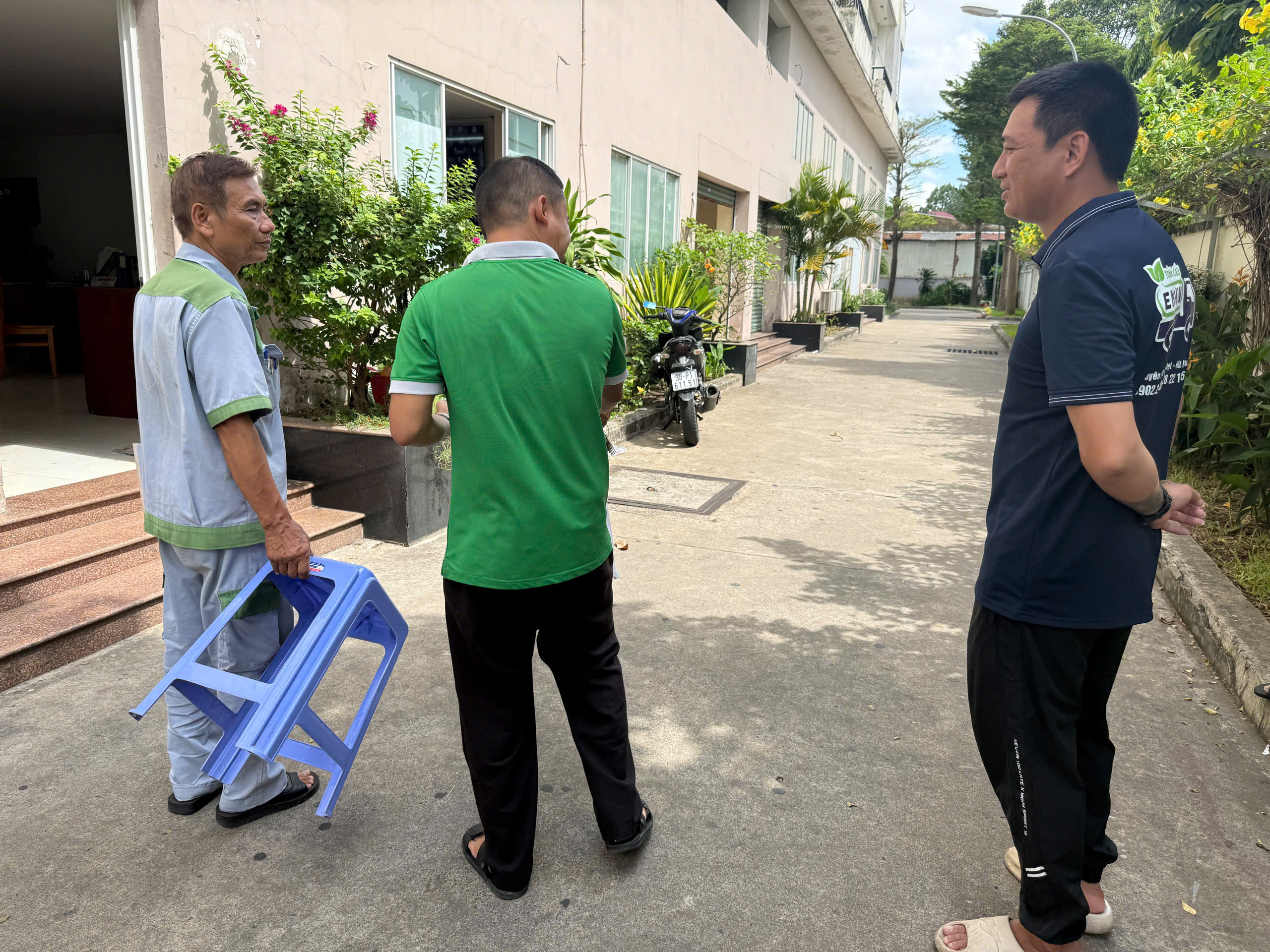 thông tắc bồn cầu cà mau